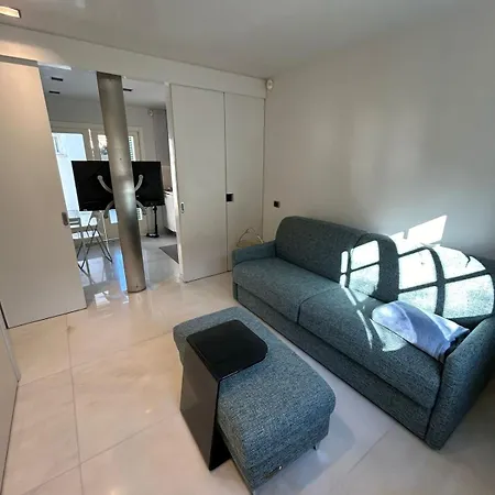 Two-room In The Center Of Dei Marmi 포르데데이마르미