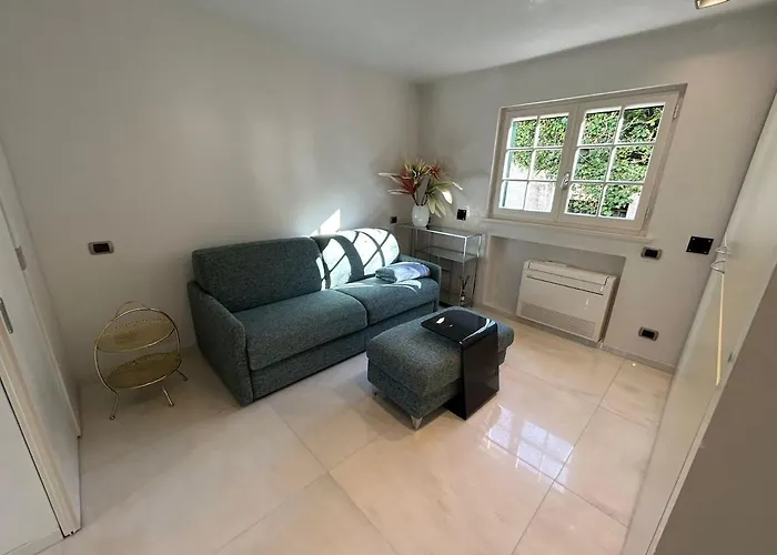 Two-room In The Center Of Dei Marmi Appartamento