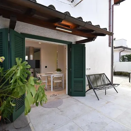 Lejlighed Two-room In The Center Of Dei Marmi