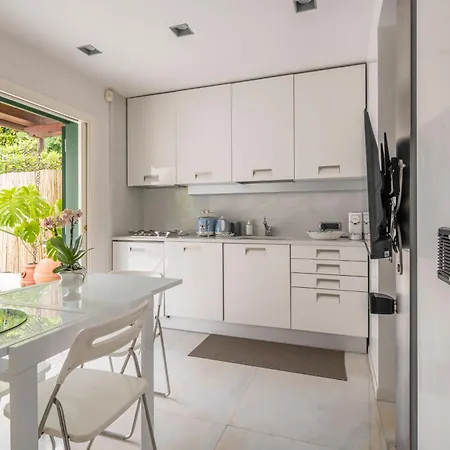 Lejlighed Two-room In The Center Of Dei Marmi *