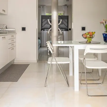 Bilocale Dei Marmi - Vivere Housing Apartment